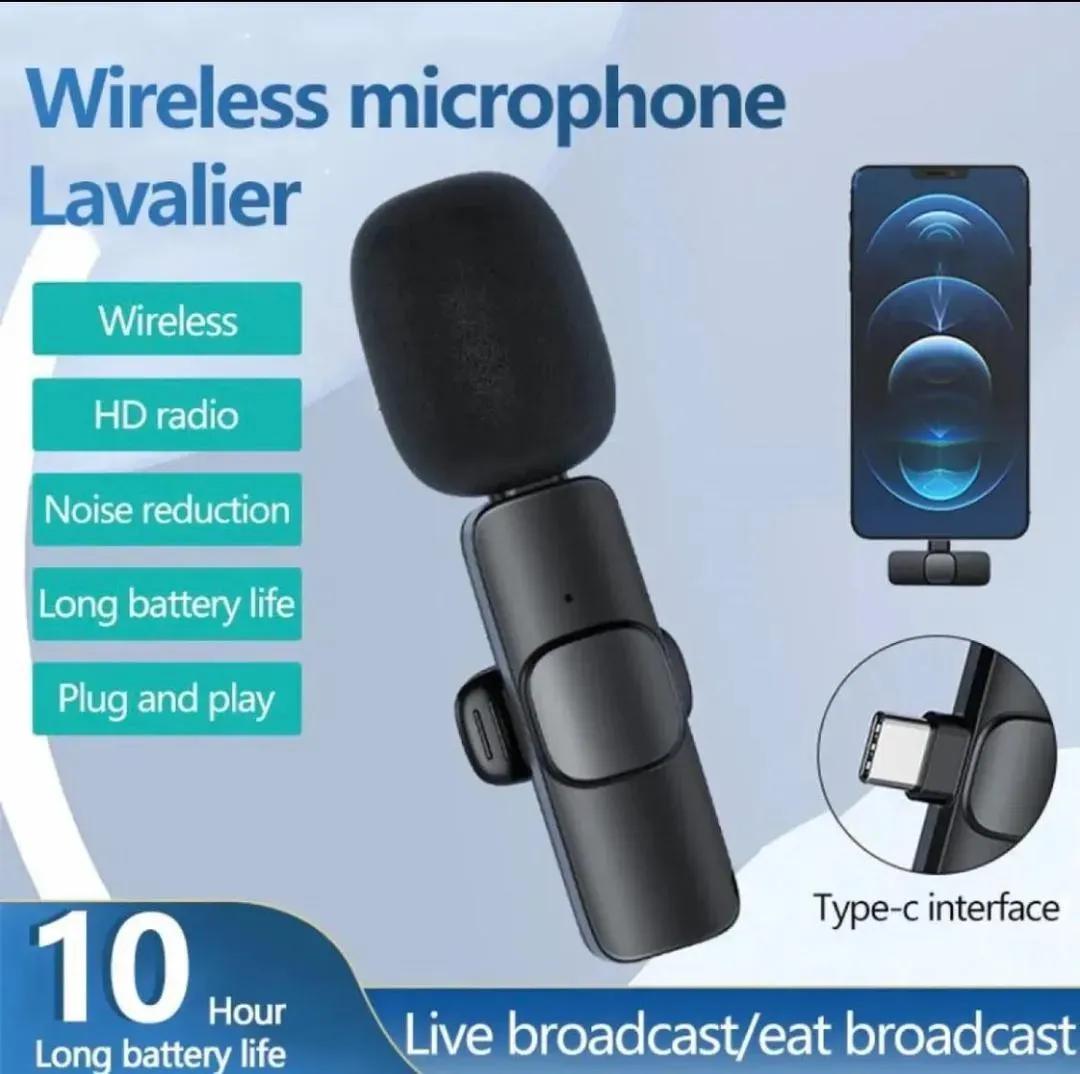 Black Plug & Play Microphone for Vlogging & Outdoor Use