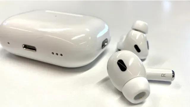 White Bluetooth 5.3 Noise-Cancelling Earbuds with Charging Case