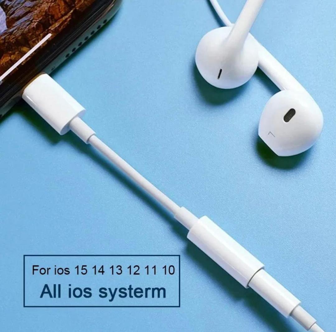 Lightning to Headphone Jack Adapter White ABS Plastic