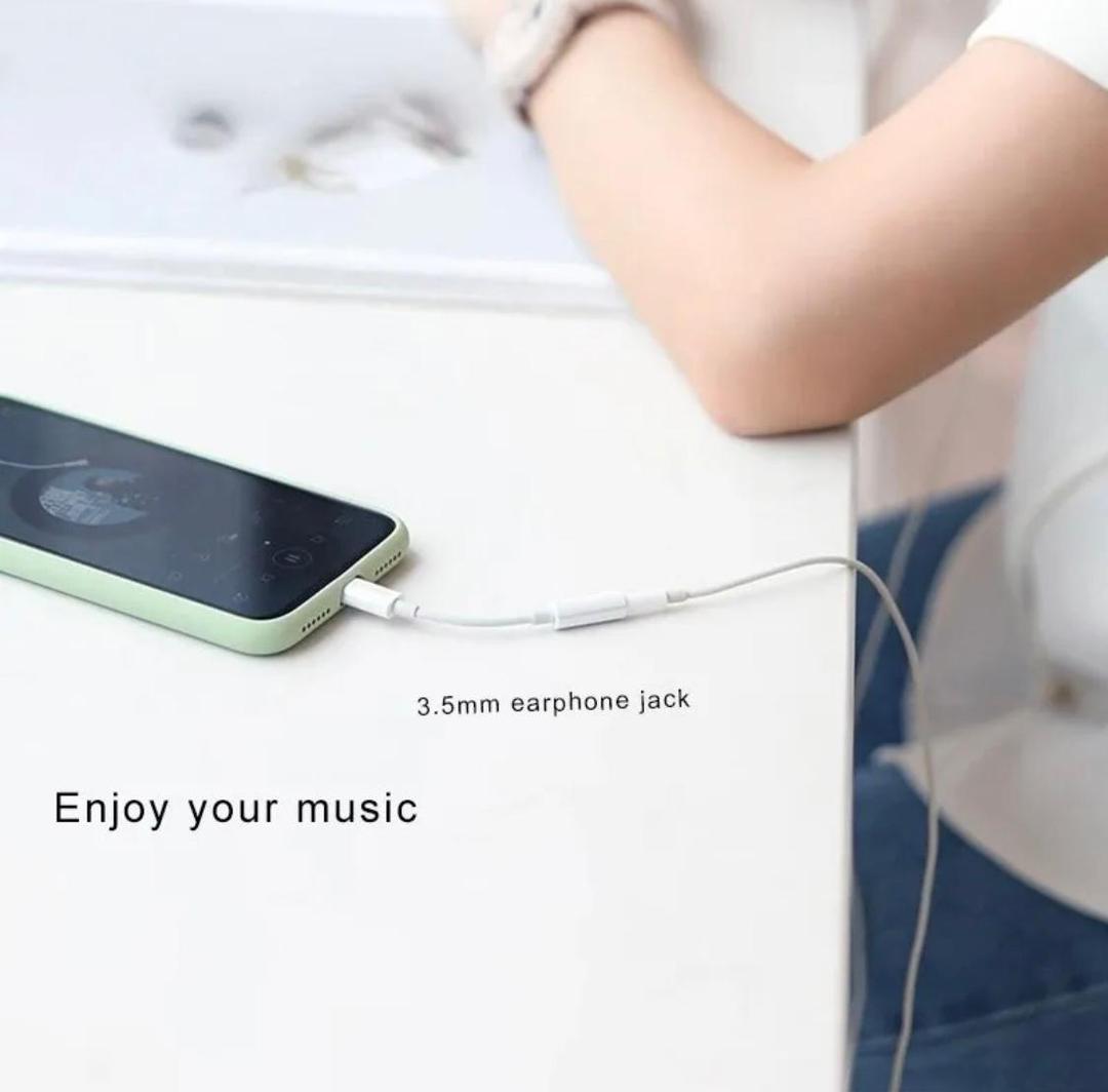 Lightning to Headphone Jack Adapter White ABS Plastic